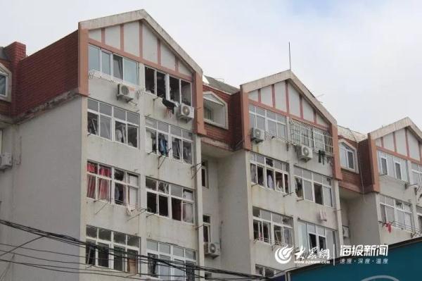 突發!青島一居民樓發生爆燃!已造1人死亡,7人受傷!3公里外有震感… 突發!青島一居民樓發生爆燃!已造1人死亡,7人受傷!3公里外有震感…