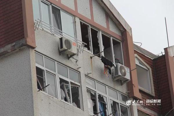 突發!青島一居民樓發生爆燃!已造1人死亡,7人受傷!3公里外有震感… 突發!青島一居民樓發生爆燃!已造1人死亡,7人受傷!3公里外有震感…