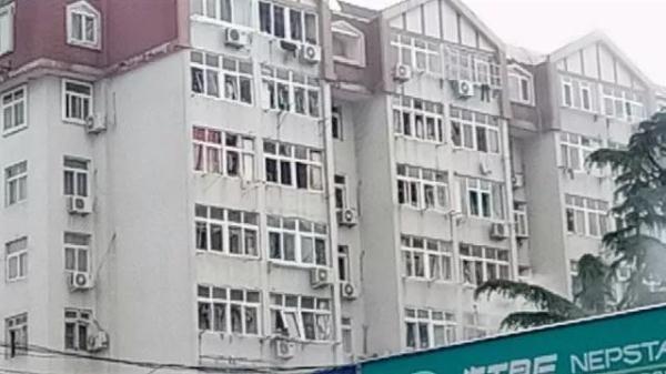 突發!青島一居民樓發生爆燃!已造1人死亡,7人受傷!3公里外有震感… 突發!青島一居民樓發生爆燃!已造1人死亡,7人受傷!3公里外有震感…